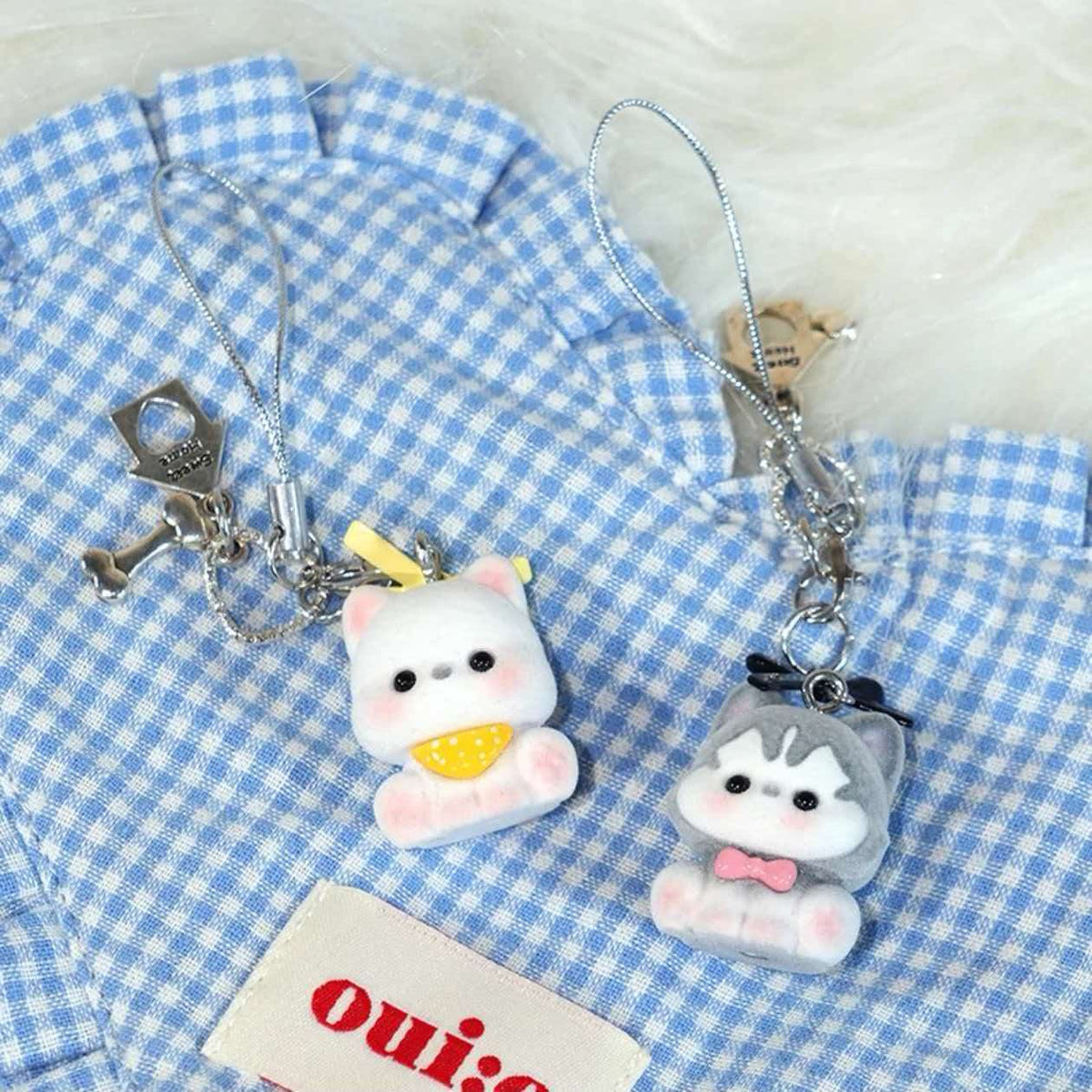 Where can I hang my phone on a lanyard  hs0224